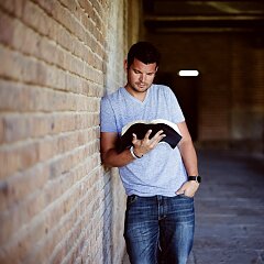 Biblia Diaria en Audio - diciembre 12