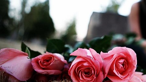 يسوع يثير لازاروس