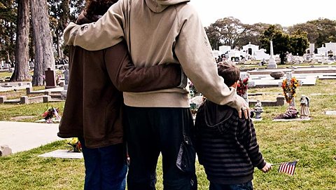 يسوع يثير لازاروس